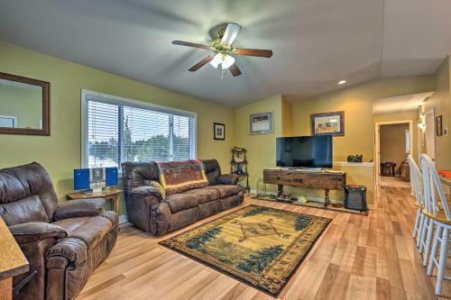 Pet-friendly Oxford Getaway With Yard And Grill!