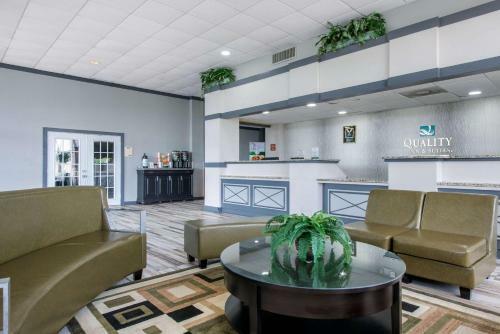 Hotel Quality Inn & Suites And Conference Center