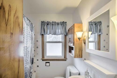 Cozy Oshkosh Home, 4 Blocks To Lake Winnebago