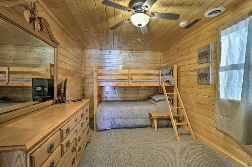 Charming Lost Lake Cabin Fish, Boat And Hunt!