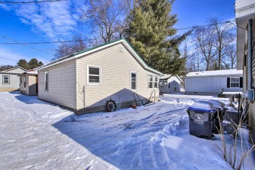 Quaint And Pet-friendly Cabin On Shawano Lake!