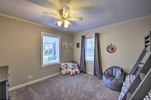 Charming Twin Lakes Hideaway With Private Yard!