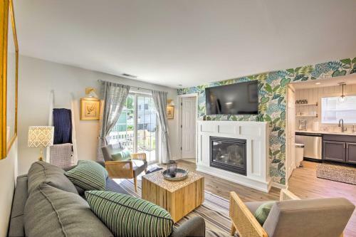 Charming Twin Lakes Hideaway With Private Yard!