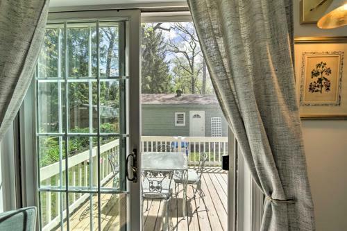 Charming Twin Lakes Hideaway With Private Yard!