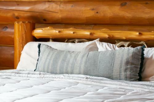 Grandview Lakeside Log Lodge