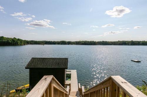Grandview Lakeside Log Lodge