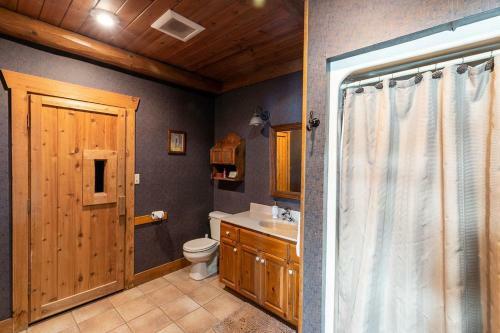 Grandview Lakeside Log Lodge