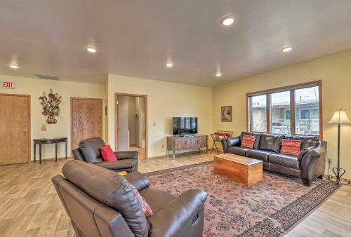 Large Ten Sleep Home On Main St, 10 Mins To Canyon