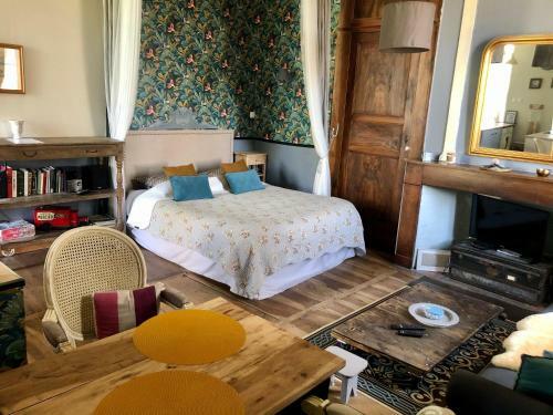 Hostal L?�glantine Studio