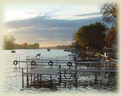 Motel Waterfront Hotel And Marina