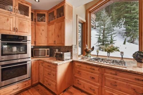 Wulf's Lodge At Squaw Valley