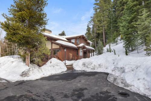 Wulf's Lodge At Squaw Valley