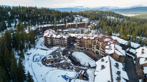Resort At Squaw Creek #241