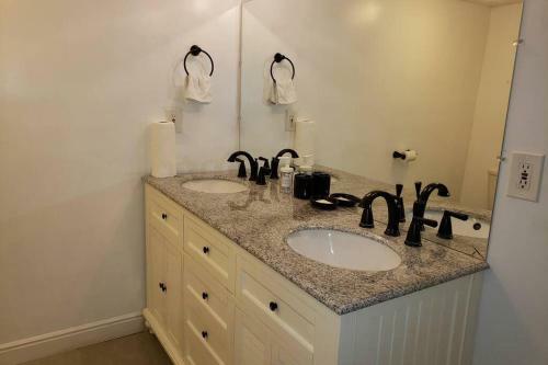 Apartamento Bright And Spacious 3 Bedroom Suite Near Mountains