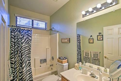 Charming Az Escape With Fire Pit, 1 Mi To Park!