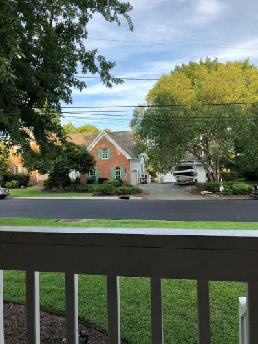 Large 5 Br 3ba Vacation Home Near Beaches