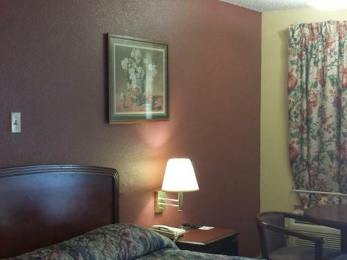 Motel First Western Inn - Fairmont City