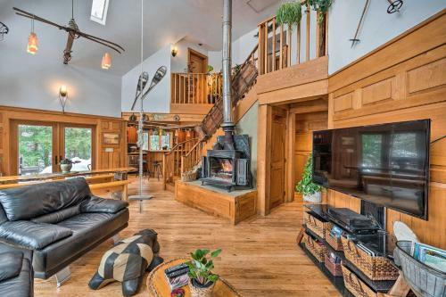 Kid-friendly Cabin With Mountain And River Views!