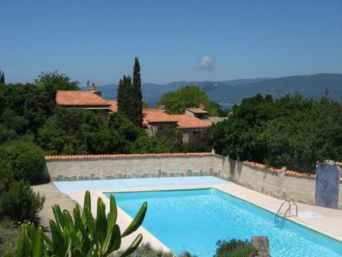Apartamentos Casasgiu Mer, Montagne Et Calme