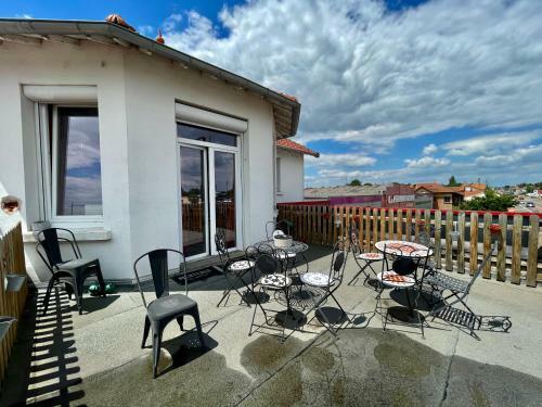 Charming Atypical 3 Bedroom Apartment