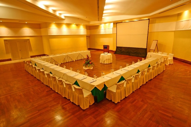 Hotel Barcel� Salinas