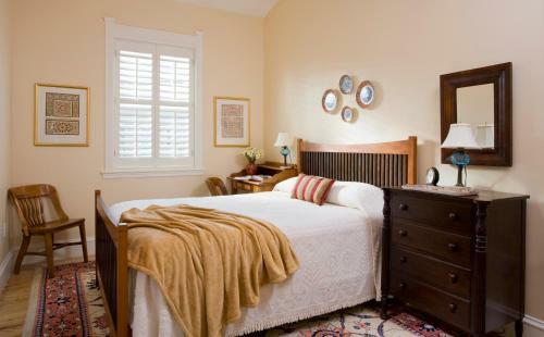 Bed & Breakfast Embassy Circle Guest House