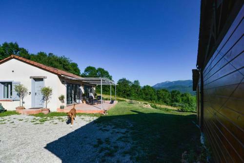Luxury Countryside Cottage With Mountain Views