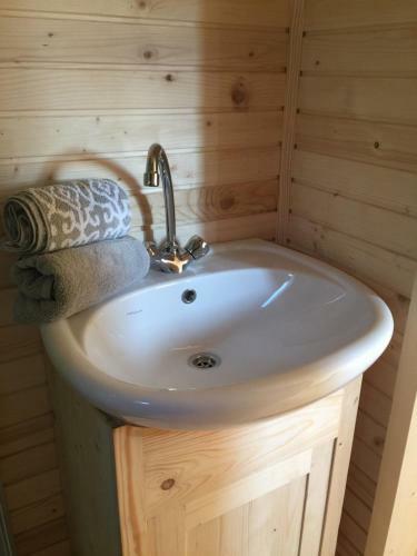 Bed & Breakfast Roulottes Du Chalet Des Pins
