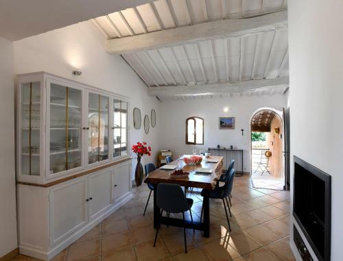 G�te Des Demoiselles En Luberon