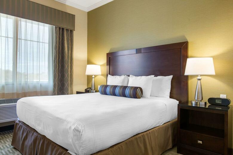 The Oaks Hotel & Suites