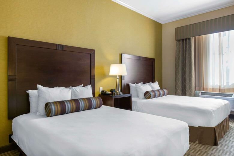 The Oaks Hotel & Suites