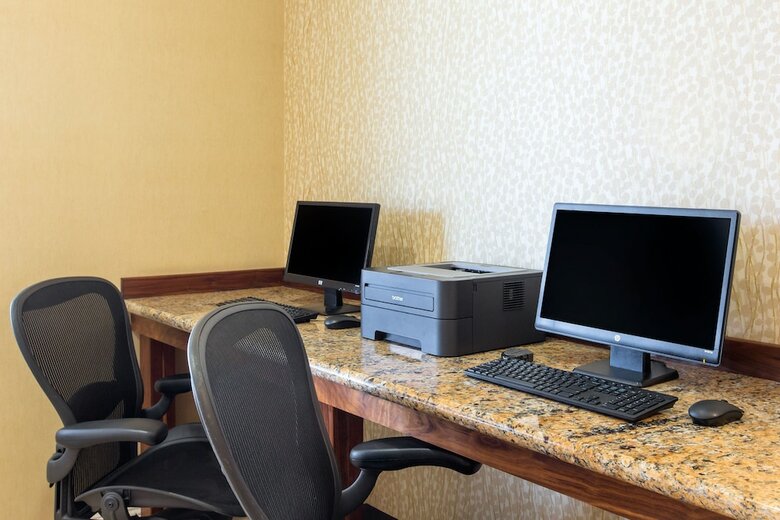 The Oaks Hotel & Suites