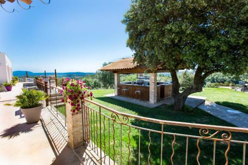Bed & Breakfast Domaine Du Serre D'av�ne