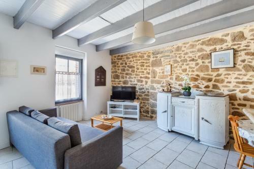 Saint Coulomb, Les Bas Chemins Maison