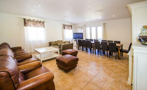 Grande Villa R�cente � Sainte Maxime - Golfe De Saint Tropez