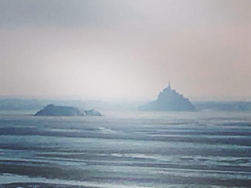 D�me Lune Pr�s Du Mont Saint-michel