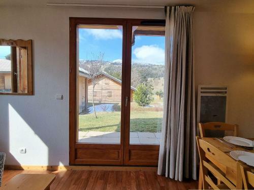 Chalet Le D�voluy, 3 Pi�ces, 6 Personnes - Fr-1-525-194