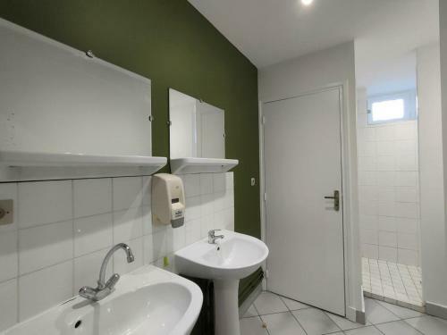 G�te Saint-haon-le-ch�tel, 4 Pi�ces, 10 Personnes - Fr-1-496-252