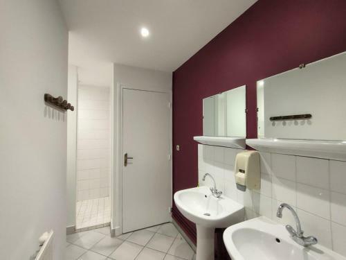 G�te Saint-haon-le-ch�tel, 4 Pi�ces, 10 Personnes - Fr-1-496-252