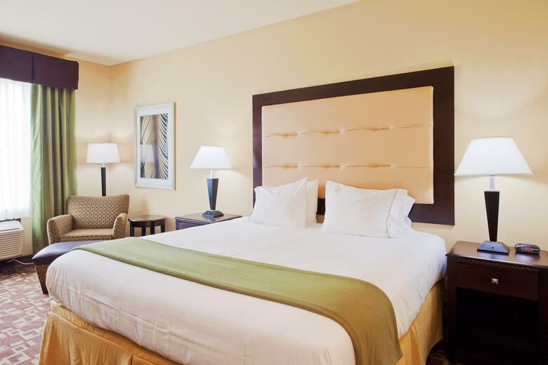 Holiday Inn Express Hotel & Suites Foley