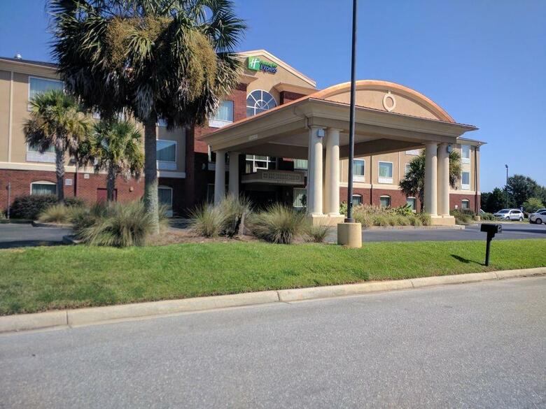 Holiday Inn Express Hotel & Suites Foley
