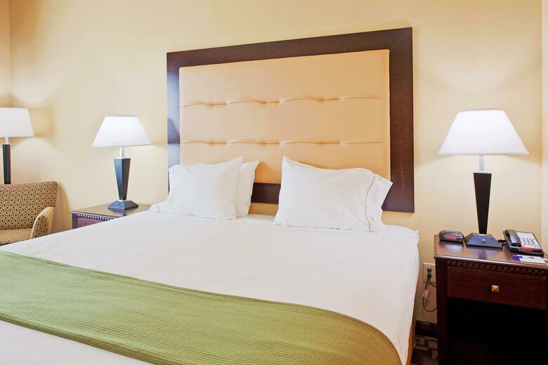 Holiday Inn Express Hotel & Suites Foley