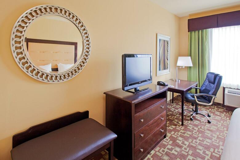 Holiday Inn Express Hotel & Suites Foley