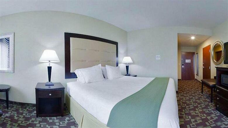 Holiday Inn Express Hotel & Suites Foley