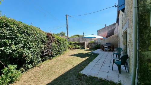 4 Bedroom Holiday Home With Private Pool And Garden