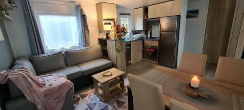 Mobilhome 2 Ch,1 Salon 40m2 De Charme Dans Camping ***