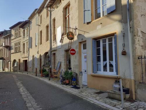 Maison Atypique Dans Cit� M�di�vale