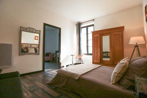 Maison Atypique Dans Cit� M�di�vale
