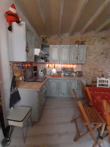 Maison Atypique Dans Cit� M�di�vale