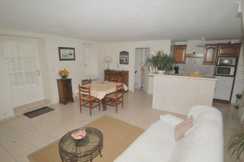 Petite Maison De Village � Deux Pas Du Port